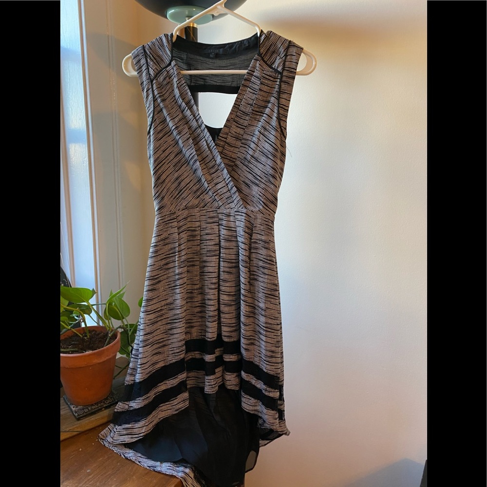 XS Aryn K high low dress. Easily fit a small